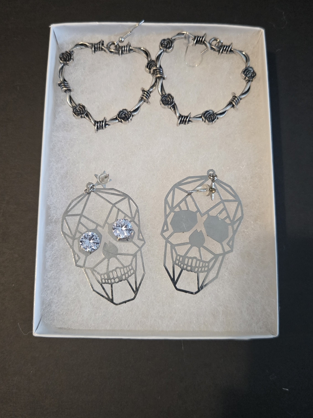 ✨ Halloween 2p Earring Bundle Barbed Wire Skull Drop Earrings & Heart Hoop Set